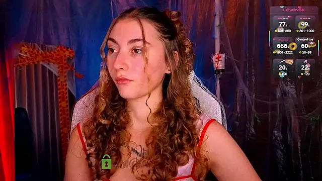 Snapshot of lady_curls chatting on November 2025 10:45:02 PM lady curls online show from November 2025 10:45:02 PM