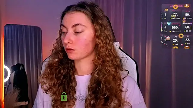 Snapshot of lady_curls chatting on November 2025 10:54:02 PM lady curls online show from November 2025 10:54:02 PM