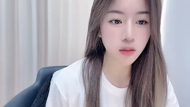 chloe-01 online show from December 2024 04:21:01 AM