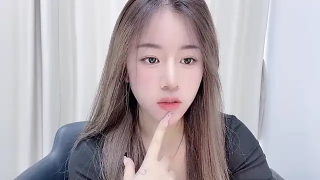 chloe-01 online show from December 2024 04:25:01 AM