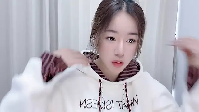 chloe-01 online show from December 2024 04:26:01 AM