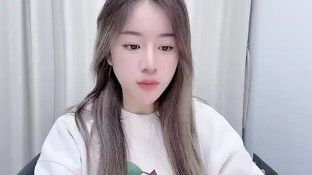 chloe-01 online show from January 2025 12:35:01 PM