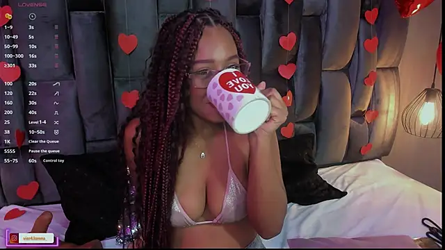 Lorena Vieira  online show from February 2025 10:54:01 PM