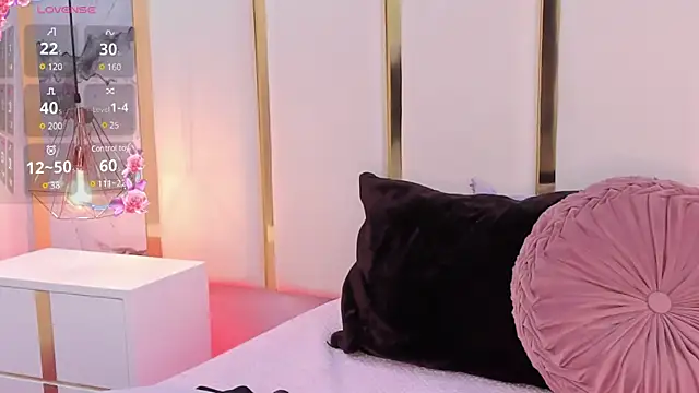 Snapshot of SalommeFlores chatting on March 2025 12:15:02 AM SalommeFlores online show from March 2025 12:15:02 AM