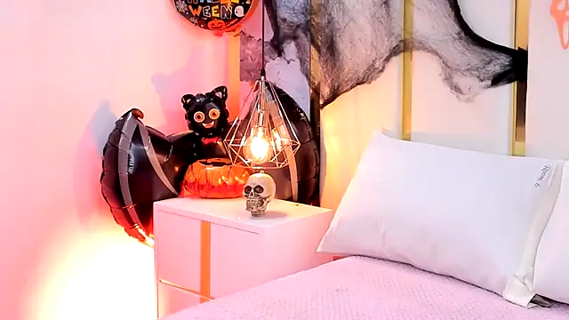 Snapshot of SalommeFlores chatting on October 2025 09:15:02 PM SalommeFlores online show from October 2025 09:15:02 PM