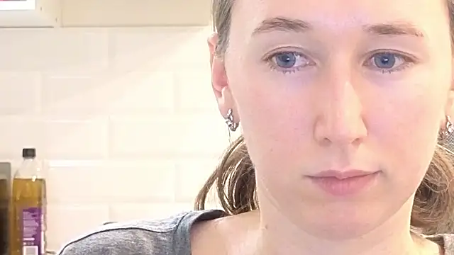 --Model--2 online show from October 2025 12:18:01 AM