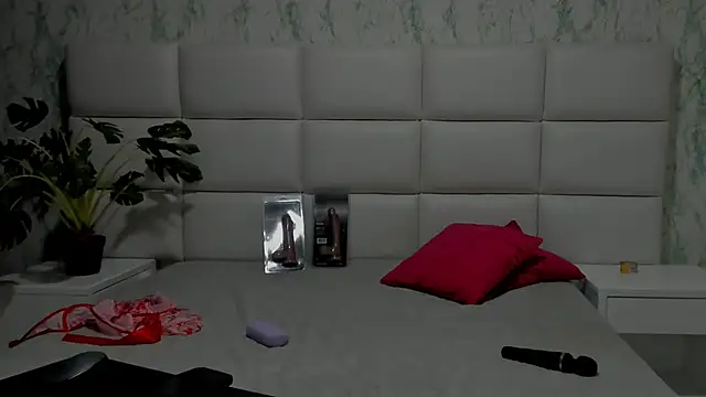 SLIM PETITE  online show from March 2025 03:21:02 AM