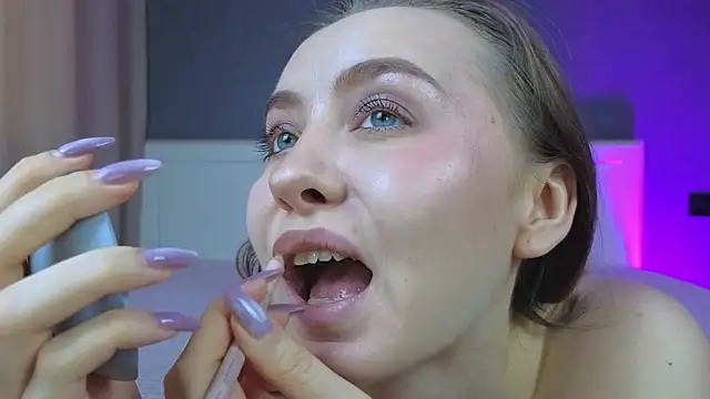 Your Auggie online show from November 2025 09:01:02 AM