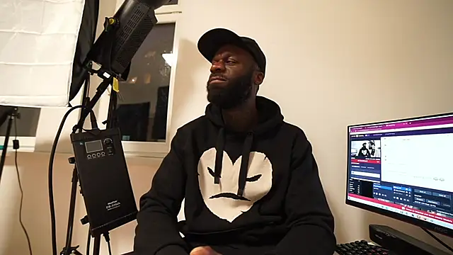 MacTroy online show from December 2024 03:43:01 PM