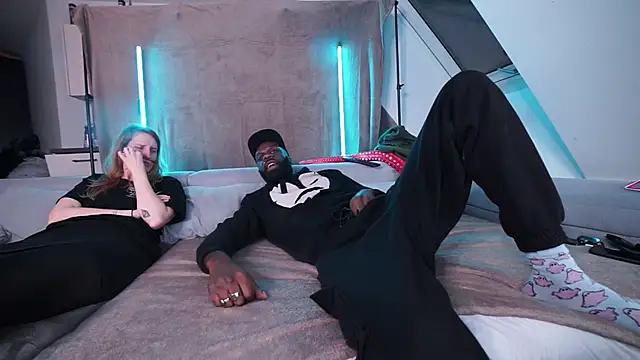 MacTroy online show from December 2024 06:01:02 PM