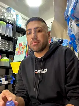 Snapshot of JuanZapata33 chatting on September 2025 09:09:02 PM JuanZapata33 online show from September 2025 09:09:02 PM