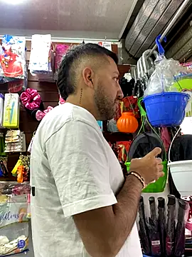 Snapshot of JuanZapata33 chatting on October 2025 09:02:01 PM JuanZapata33 online show from October 2025 09:02:01 PM