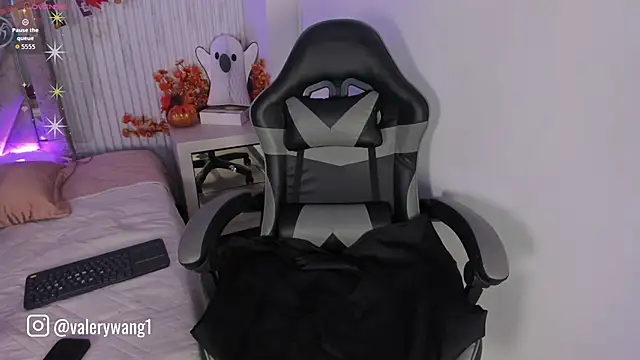 Valery wang online show from October 2025 11:54:01 AM