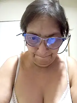 Snapshot of florecita69 chatting on October 2025 11:43:01 PM florecita69 online show from October 2025 11:43:01 PM