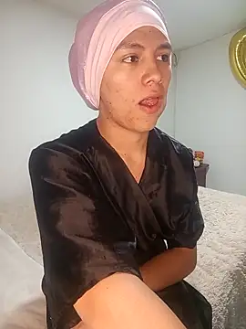 giuliana andrade online show from October 2025 12:10:01 AM