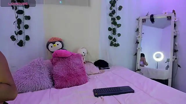 catalina and roger online show from September 2025 08:34:02 PM