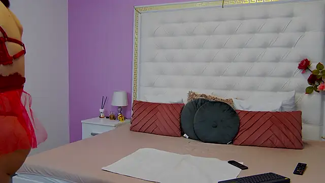 Lenna Paul online show from February 2025 05:25:01 AM