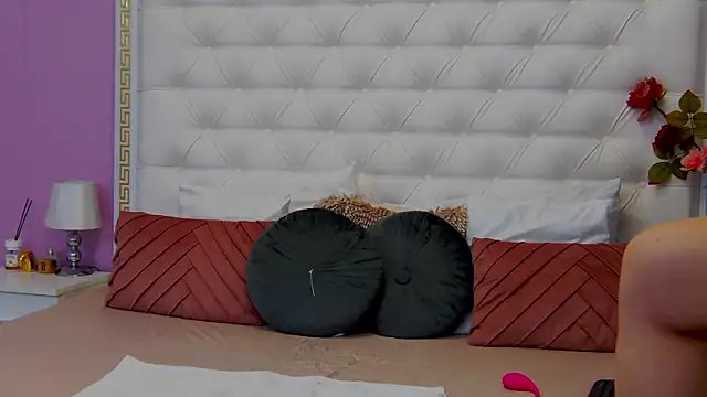 Lenna Paul online show from February 2025 07:56:01 AM