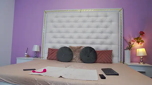 Lenna Paul online show from October 2025 04:11:01 AM