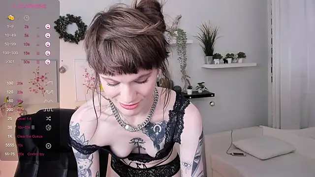 Snapshot of Fog_Foggy_Love chatting on December 2024 04:12:01 AM Fog Foggy Love online show from December 2024 04:12:01 AM