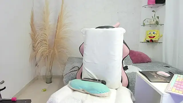 Snapshot of Leslie_browm chatting on November 2025 11:22:01 AM Leslie browm online show from November 2025 11:22:01 AM