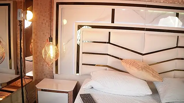 sophie 1 online show from October 2025 03:04:02 AM