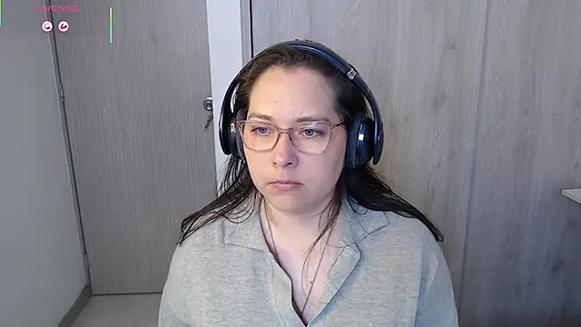 May Carlier online show from October 2025 08:09:02 PM