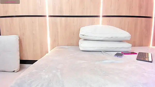 adela chase online show from September 2025 03:28:01 AM