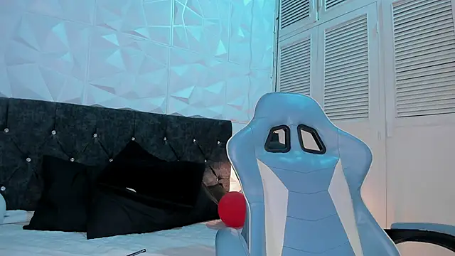 Emma dl2 online show from February 2025 08:09:02 PM