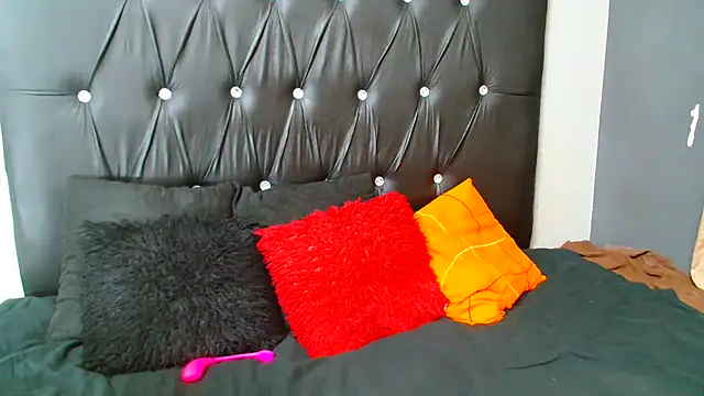 Snapshot of AfricanBigAssxx98 chatting on February 2025 07:17:01 PM AfricanBigAssxx98 online show from February 2025 07:17:01 PM