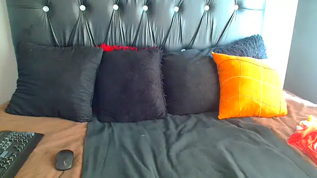 Snapshot of AfricanBigAssxx98 chatting on February 2025 10:23:02 AM AfricanBigAssxx98 online show from February 2025 10:23:02 AM