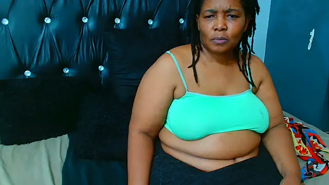 Snapshot of AfricanBigAssxx98 chatting on February 2025 11:36:02 PM AfricanBigAssxx98 online show from February 2025 11:36:02 PM