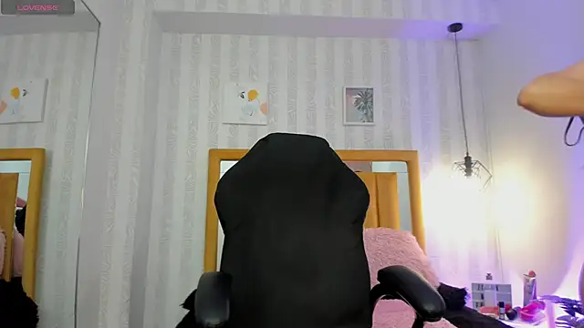 pettit courtny online show from September 2025 08:03:01 PM