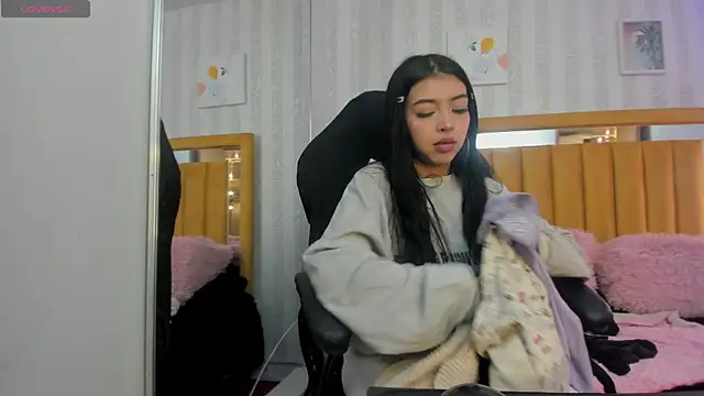 pettit courtny online show from October 2025 08:15:01 PM