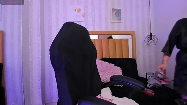 pettit courtny online show from October 2025 09:03:02 PM