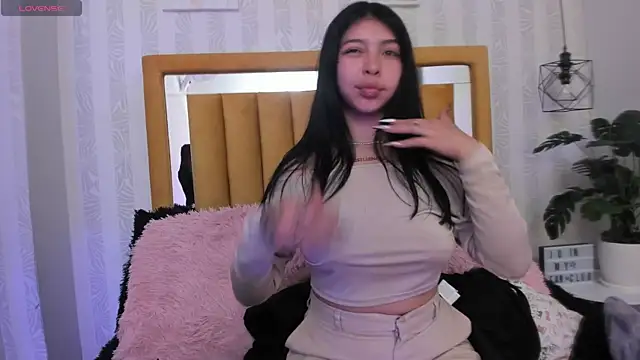 pettit courtny online show from October 2025 09:02:01 PM