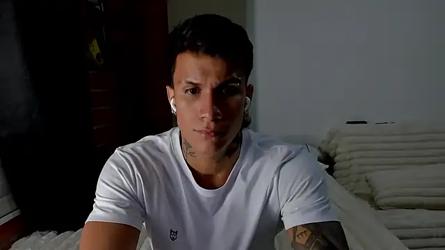 Snapshot of pettergrey1 chatting on December 2025 01:36:01 AM pettergrey1 online show from December 2025 01:36:01 AM