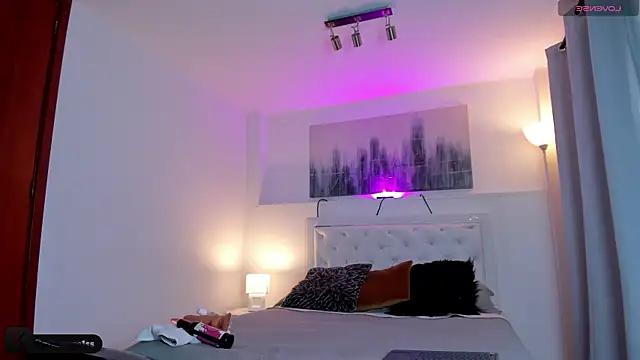 MiaEngels online show from February 2025 04:56:02 PM