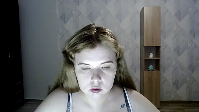 Snapshot of Melina_Hot9 chatting on September 2025 08:02:01 PM Melina Hot9 online show from September 2025 08:02:01 PM