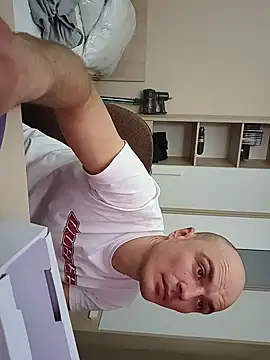 Snapshot of uleglasuczPL chatting on January 2025 01:08:01 AM uleglasuczPL online show from January 2025 01:08:01 AM