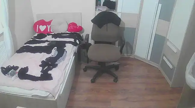 Snapshot of uleglasuczPL chatting on February 2025 04:46:02 AM uleglasuczPL online show from February 2025 04:46:02 AM