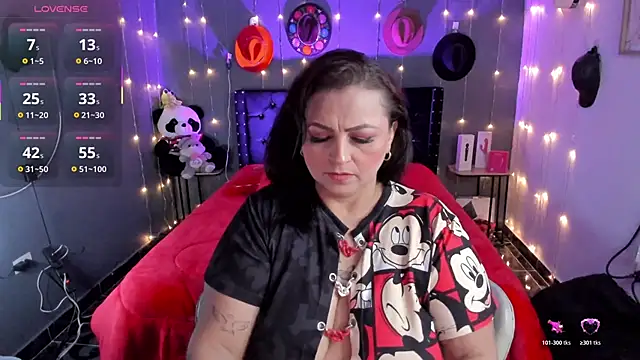 Snapshot of Ivonnee__ chatting on November 2025 07:32:01 AM Ivonnee online show from November 2025 07:32:01 AM