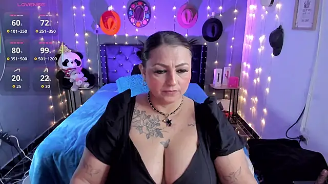 Snapshot of Ivonnee__ chatting on November 2025 04:15:01 AM Ivonnee online show from November 2025 04:15:01 AM