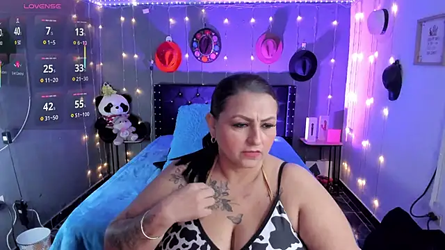 Snapshot of Ivonnee__ chatting on November 2025 12:03:02 AM Ivonnee online show from November 2025 12:03:02 AM