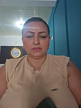 Snapshot of Ivonnee__ chatting on December 2025 05:21:02 PM Ivonnee online show from December 2025 05:21:02 PM