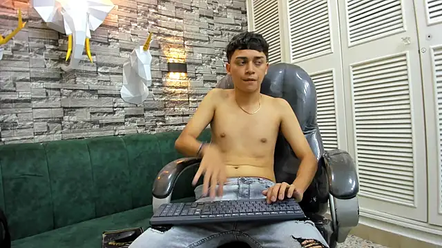 DamiBright online show from October 2025 07:03:02 PM