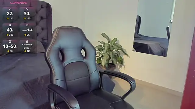  maria foxx  online show from October 2025 07:03:01 PM