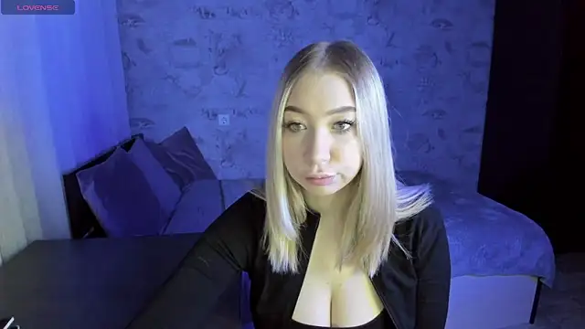 Snapshot of Annabelle_Art chatting on January 2025 01:39:01 PM Annabelle Art online show from January 2025 01:39:01 PM