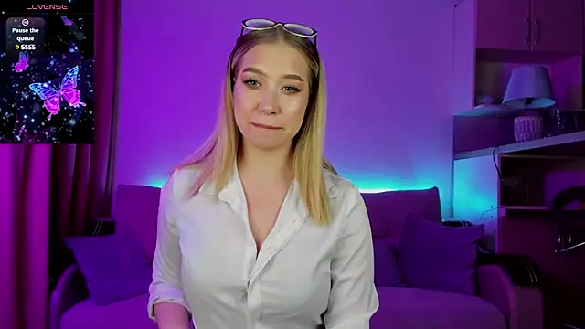 Snapshot of Annabelle_Art chatting on February 2025 09:12:01 PM Annabelle Art online show from February 2025 09:12:01 PM