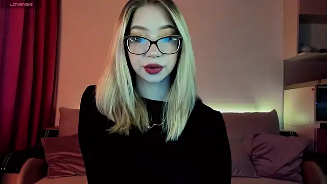 Snapshot of Annabelle_Art chatting on March 2025 01:45:01 PM Annabelle Art online show from March 2025 01:45:01 PM